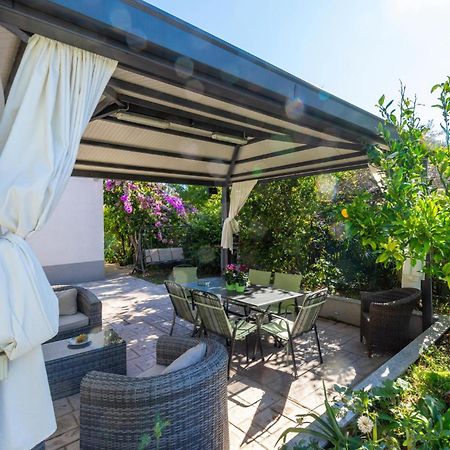 Stunning Apartment In Kastel Stari With Wifi Kaštela Exteriér fotografie