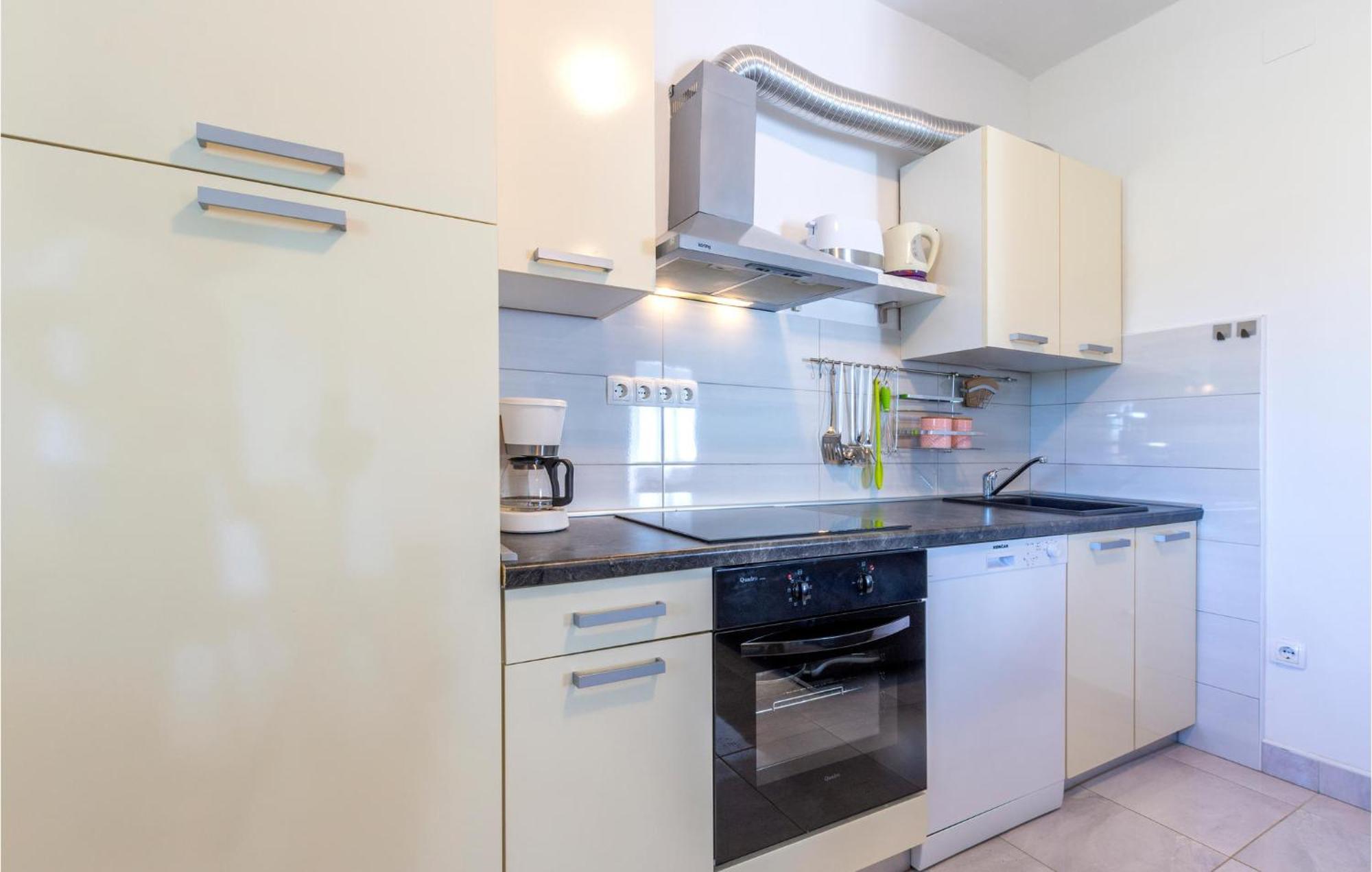 Stunning Apartment In Kastel Stari With Wifi Kaštela Exteriér fotografie