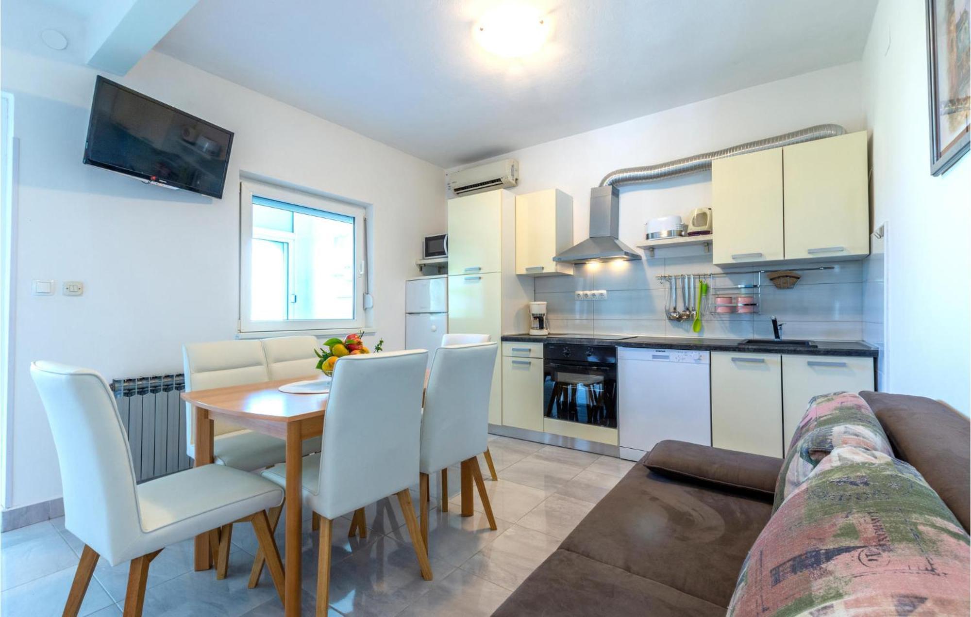 Stunning Apartment In Kastel Stari With Wifi Kaštela Exteriér fotografie