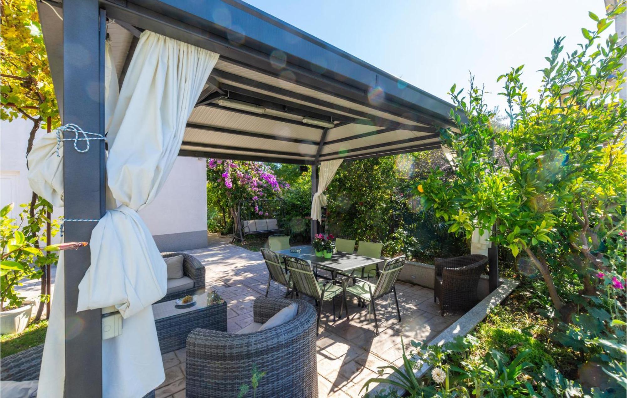 Stunning Apartment In Kastel Stari With Wifi Kaštela Exteriér fotografie