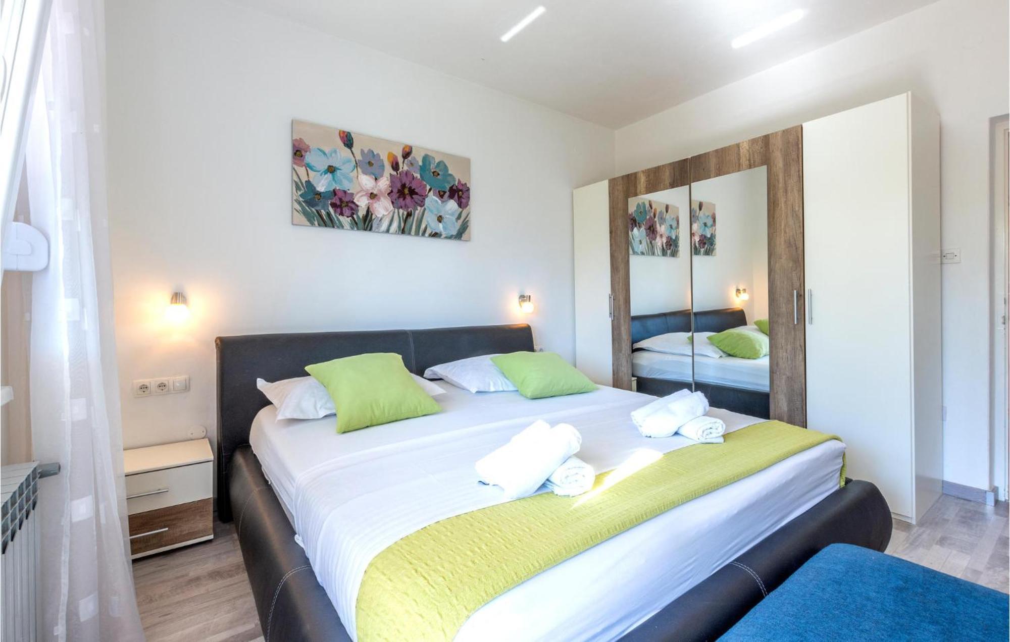 Stunning Apartment In Kastel Stari With Wifi Kaštela Exteriér fotografie